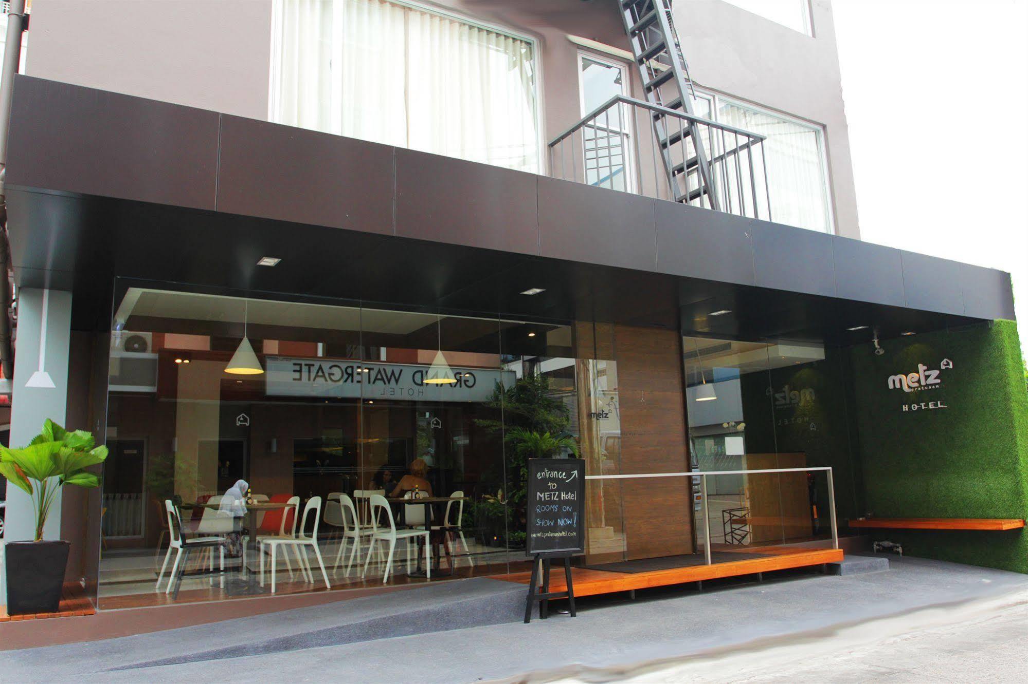 โรงแรม เมซ ประตูน้ำ 3*